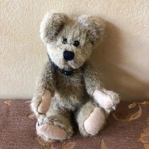 Boyd’s Bear with Buckle Collar